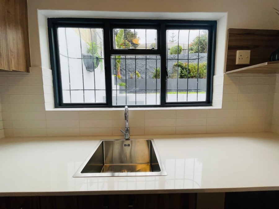 2 Bedroom Property for Sale in Vredehoek Western Cape